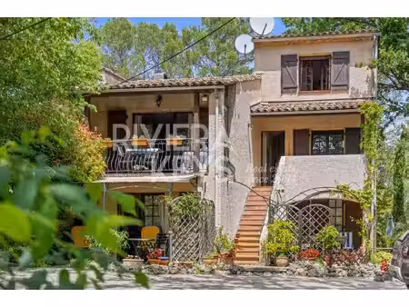 lorgues : charmante maison avec 3 appartements et grande piscine dans un environnement...