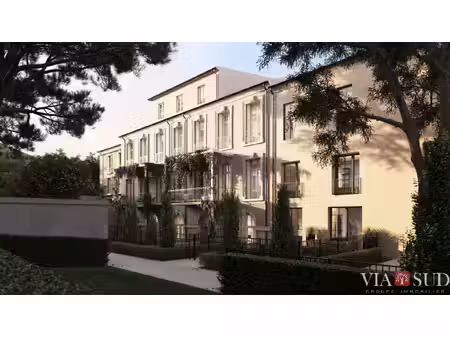pézenas centre - proche toutes commodités - appartement de caractère avec jardin et...
