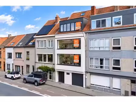 gerenoveerd 1 slaapkamer appartement met terras en tuin