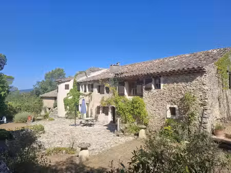 magnifique bastide en pierre en provence avec piscine  terrain et dépendances. entre...