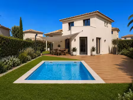 six fours les plages villa neuve t5 111 m 2 hab   avec garage et piscine