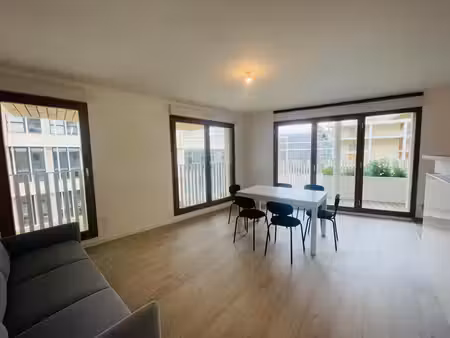 a louer f4 moderne avec balcon  rooftop  place de parking - disponible debut novembre