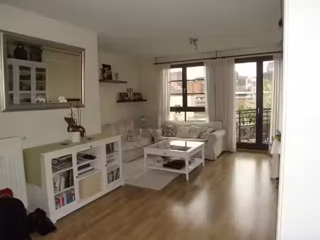 bel appartement moderne  lumineux  en très bon état