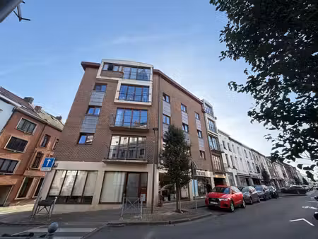 lumineux appartement 2 chambres avec grande terrasse