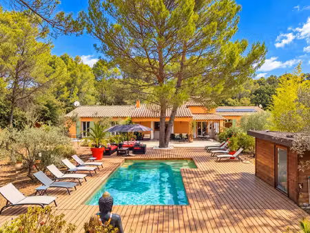 villa provençale de 250 m2 avec piscine et potentiel de chambres d'hôtes à lorgues.