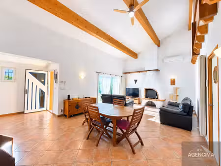 spacieuse villa avec piscine et grand garage