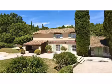 domaine privé en provence  ancien moulin du xviiie siècle