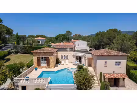 coeur des golfs belle villa 5 pieces avec piscine garage