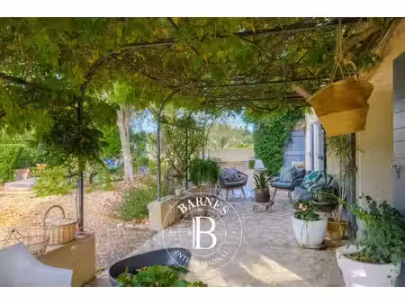 vente - le castellet - bastide en pierre - au coeur des vignes - piscine