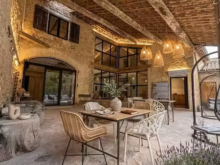 maison vigneronne d'exception de 380m2 piscine 8x4 garage de 220m2 à 25mn de la mer à 10mn
