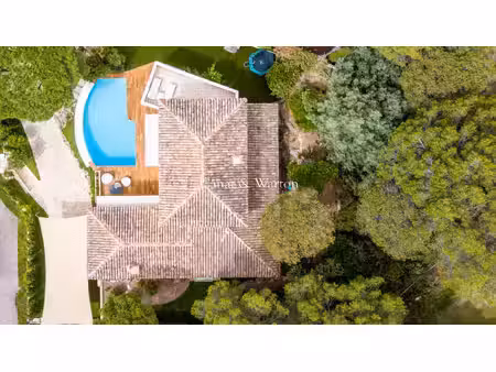 en exclusivité villa sur les greens du golf de valescure