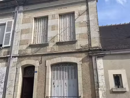 maison de ville avec cour à lignieres