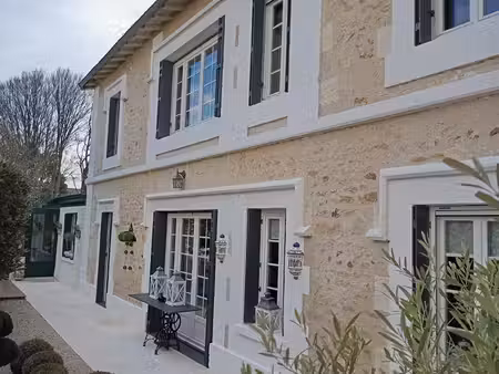 maison de ville historique immaculée et moderne avec annexe  garage et petit jardin clos