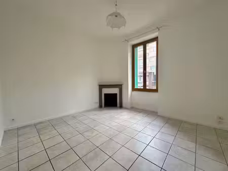 t1 56m2 / avenue joseph claussat