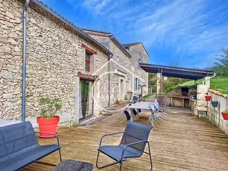 la roquille : bel ensemble immobilier 385 m² maison et gîte sur 4000 m²