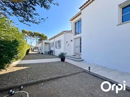 villa 6 pièces de 177 m² avec piscine  vue massif des maures et stationnement / les arcs -