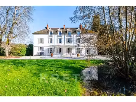domaine historique de 4 34 ha avec parc  piscine et dépendances