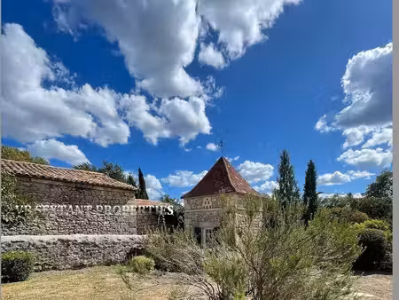 entre-deux -mers près de sauveterre de guyenne  maison de charme en pierre et moellon avec