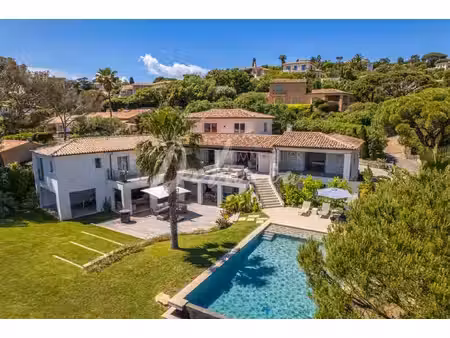 villa avec vue mer  piscine à débordement et accès rapide au centre de sainte-maxime ...
