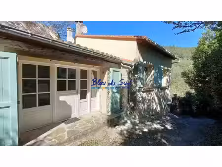 belle maison de village en pierre avec jardin