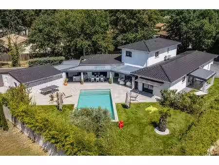 saint aubin de médoc - villa d'exception de 230 m2 avec dépendance de 30 m2  piscine et...