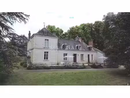 manoir historique des xve et xviiie s. avec parc et dependances 