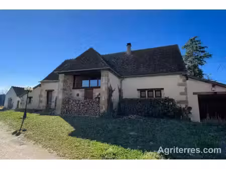 grange rénovée sur 4 ha de terrain  avec hangar et étang