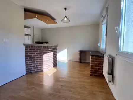 studio idéalement situé avec place de parking privée