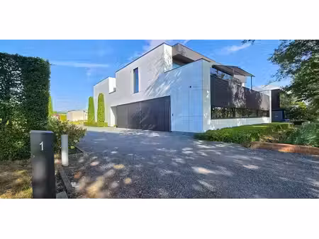 bâtiment d’entreprise à vendre à sint-denijs pour € 1.850.000 avec 4 chambres à coucher