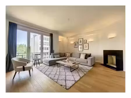appartement à louer avec terrasse et 3 chambres   saint-gilles (vbe82684)