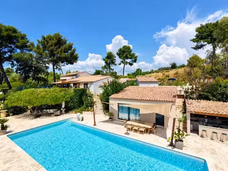 a vendre le beausset 83330 villa 6 pieces 4 chambres jardin paysager piscine pool house vu