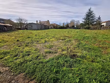 terrain constructible plein centre bourg