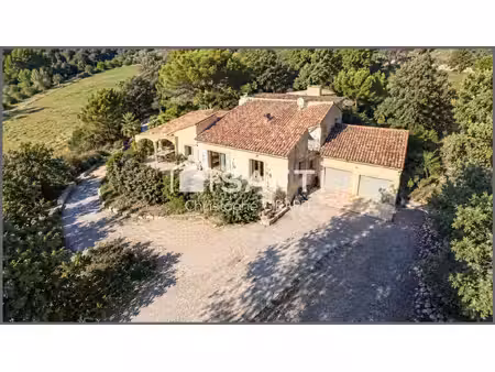 domaine de 10900 m² avec villa d’architecte et appartement