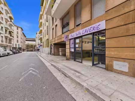 local commercial - laverie - rue de villeneuve - nice