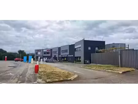 local professionnel à louer tavaux 4 pièce(s) 84m2 1 050€/mois ht/hc