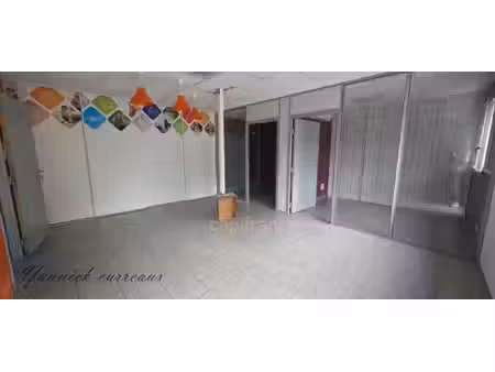 local professionnel à louer tavaux 5 pièce(s) 61m2 985€/mois ht/hc