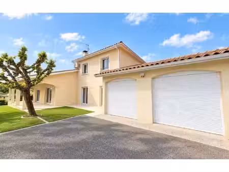 grande maison contemporaine sur 1 240 m2 de terrain