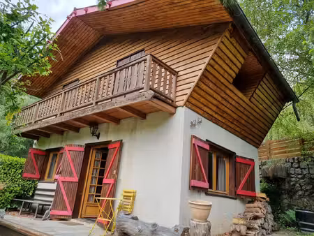 chalet individuel avec jardin arboré -- saint-martin-vésubie