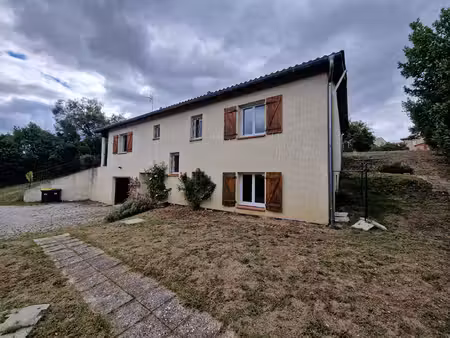 location maison 4 pièces  124.55m²  vacquiers