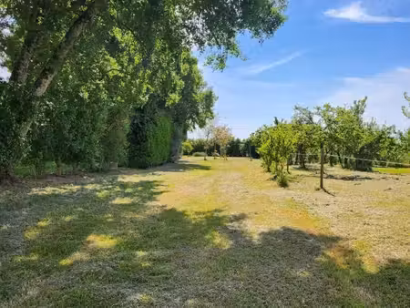 terrain constructible de 1 460 m2 avec vue sur la campagne