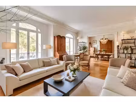 exclusivité - paris vii - avenue de breteuil - appartement familial de 200m²