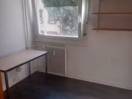 studio neudorf 15 46 m2 en bon état libre -