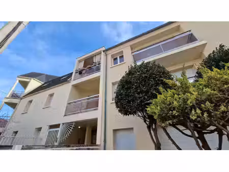 à vendre charmant studio avec balcon plein sud  cave et pa