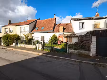 tours nord maison ancienne à rénover avec jardin et fort p