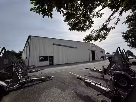 location local commercial