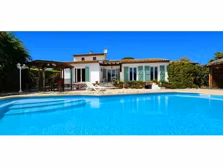 villa de luxe à vendre dans le quartier la bouverie