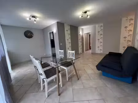 agréable meublé avec balcon et parking