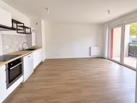 t3 avec balcon et parking à joue les tours