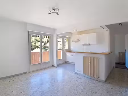 accès direct à l' échangeur autoroute cannes-mougins  appartement 1 pièce 29.50 m² avec ba