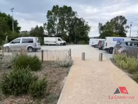 parking extérieur réservé au résidents du 39-45 avenue comte